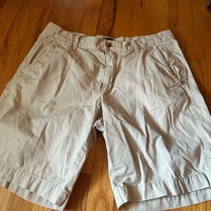 GAP Men's Beige Flat Front Shorts